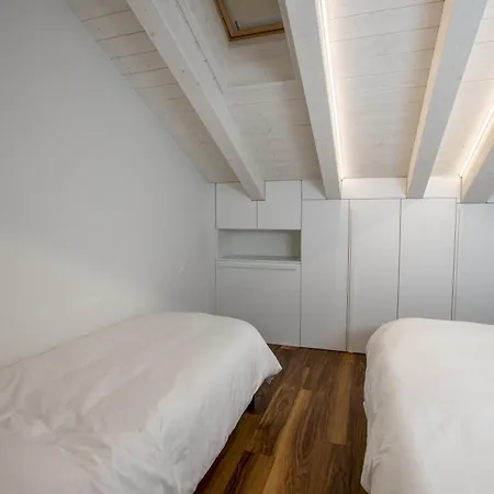 Olympus Apartment *